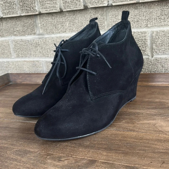 NWOT BODEN Suede Wedged Heel Black Booties Size 39 - Picture 1 of 10